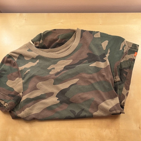 TNA Tops - TNA ARITZIA Medium Camo T-Shirt. Camouflage Tee, Short Sleeve.